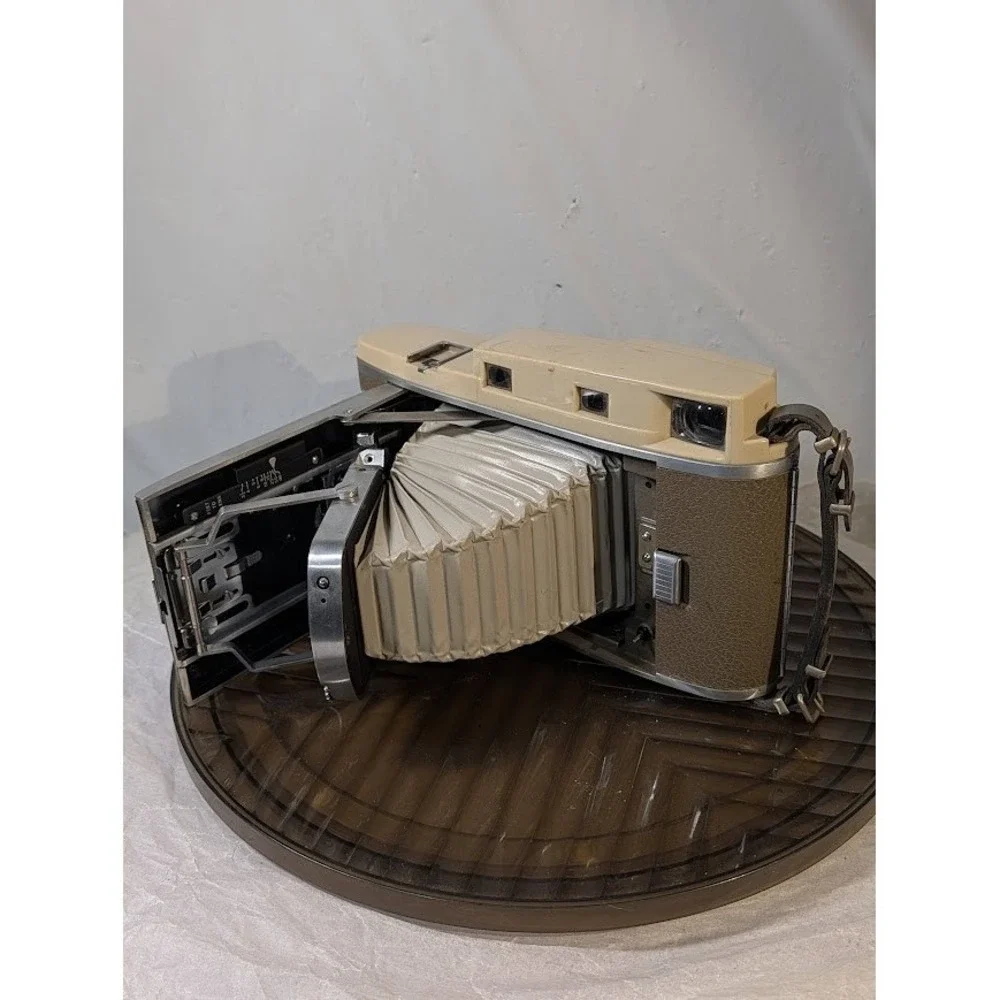 Vintage Polaroid Land Camera Model 800 Folding Instant Camera Tan Brown‎ Retro